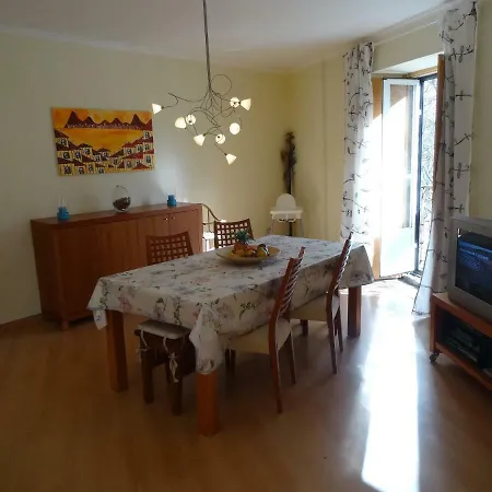 Alfama 28 Tram Лісабон